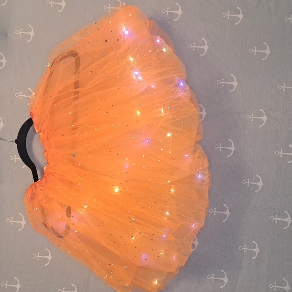 New LED Light-Up 3-Layered Tulle Festival Tutu Skirt in Orange - Picture 5 of 7